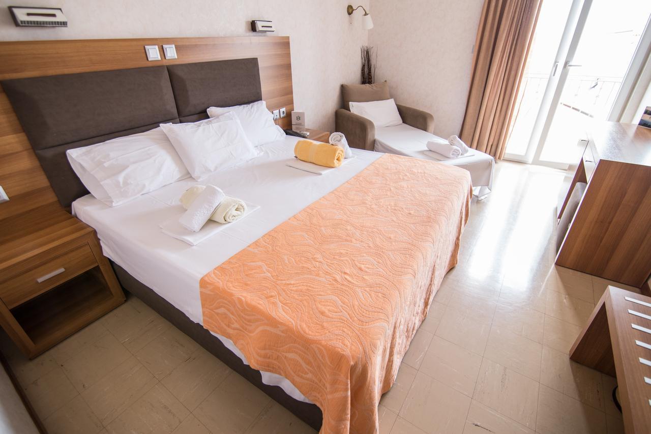 Hotel Idillion Vília Esterno foto