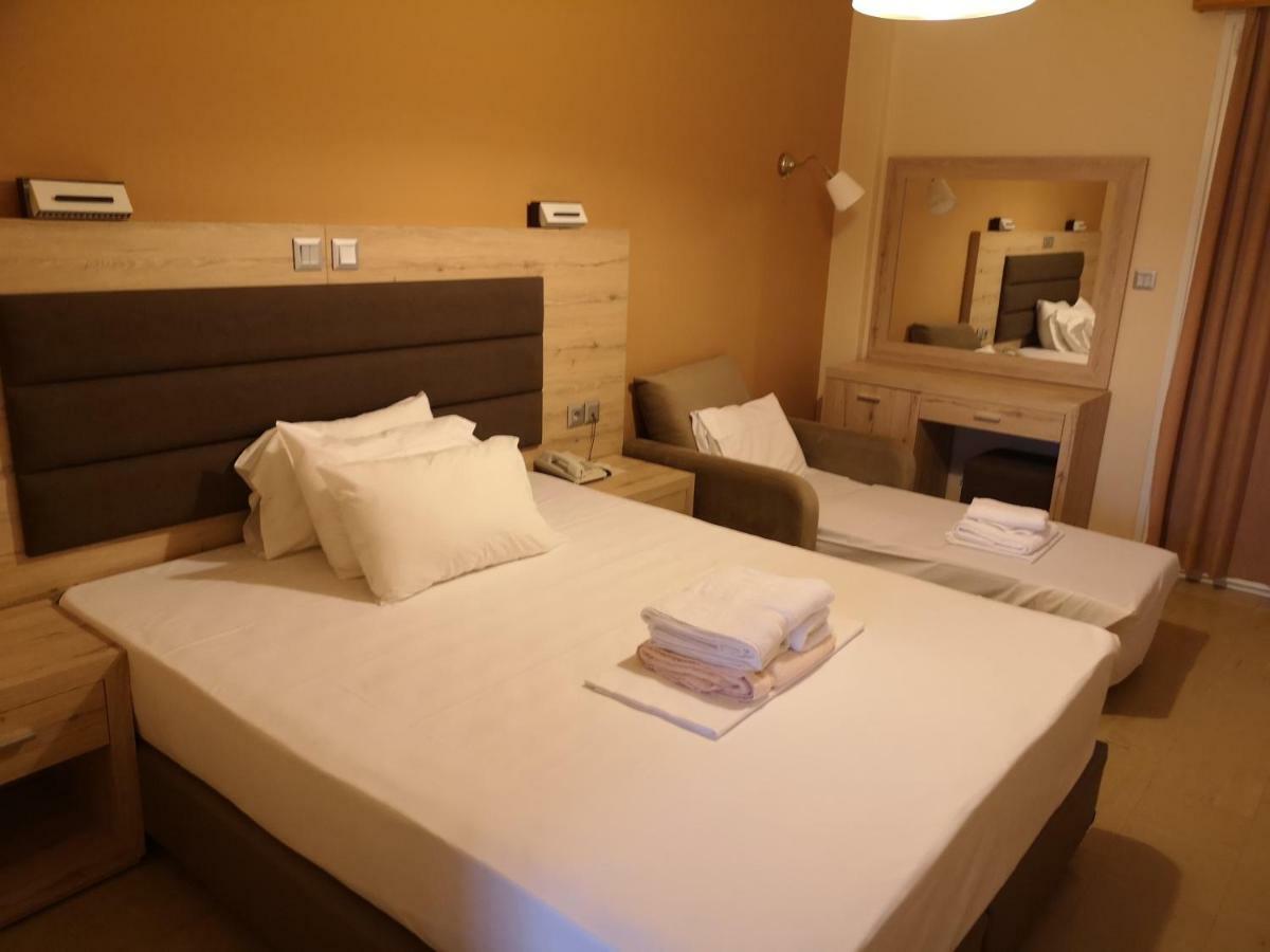 Hotel Idillion Vília Esterno foto